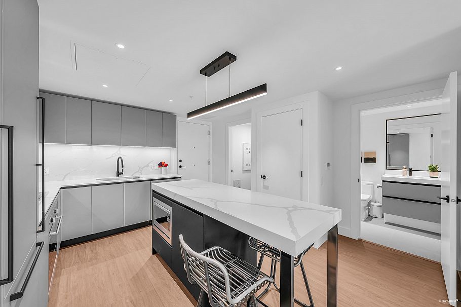 506 2235 E Broadway Vancouver, BC - 11