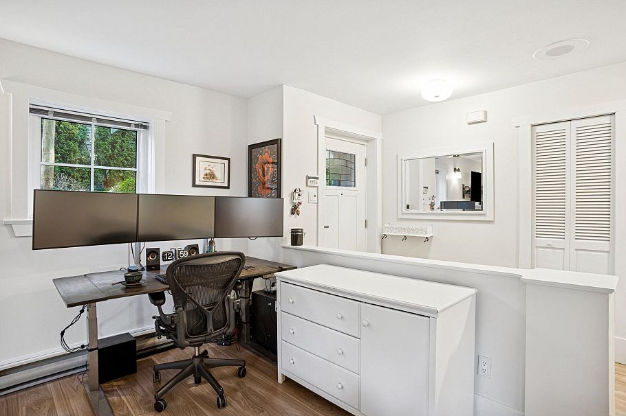 327 W 15th Avenue Vancouver, BC - 7