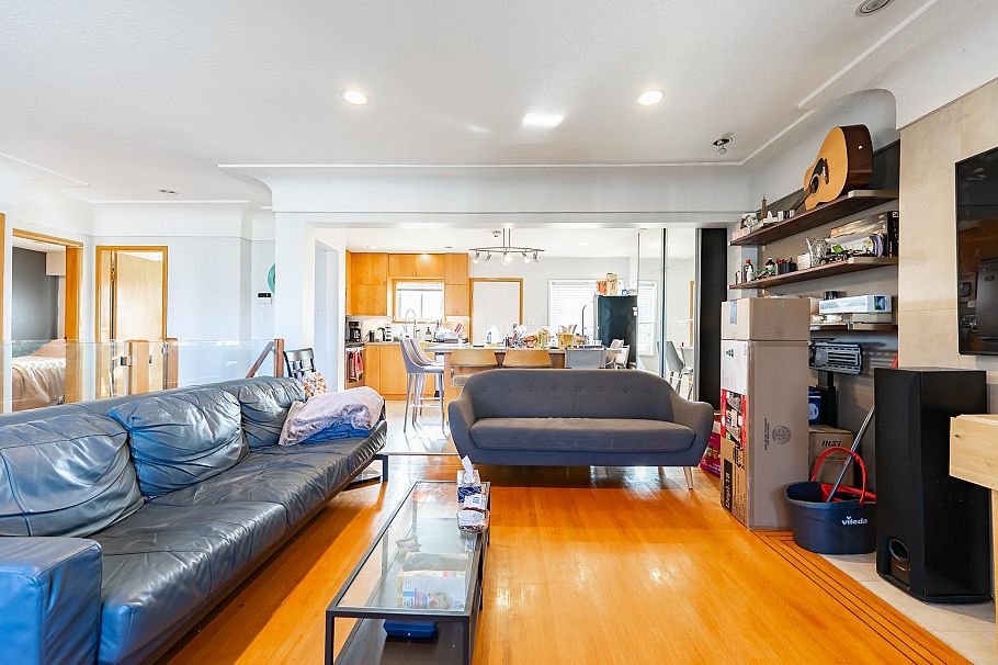 3654 E 25th Avenue Vancouver, BC - 4