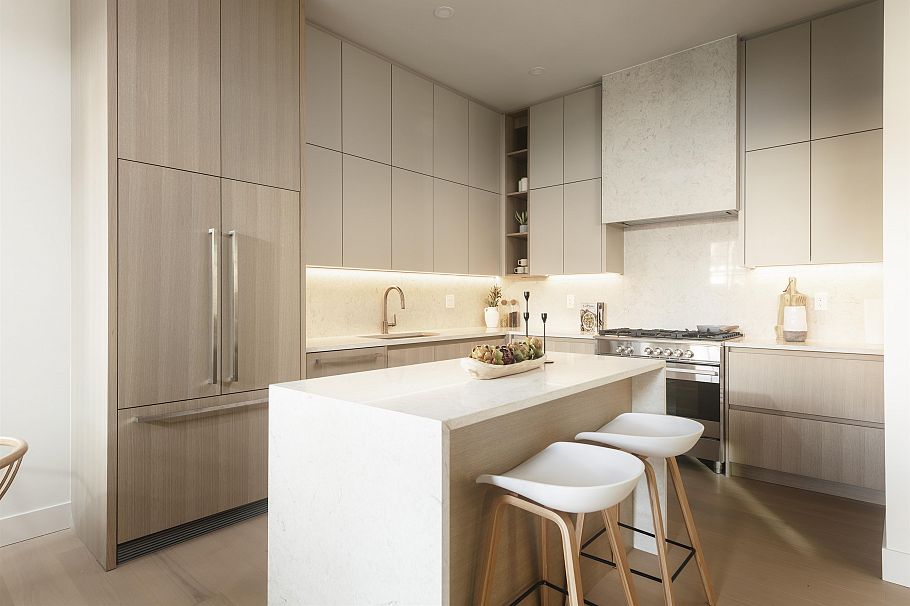 2136 E 10th Avenue Vancouver, BC - 4