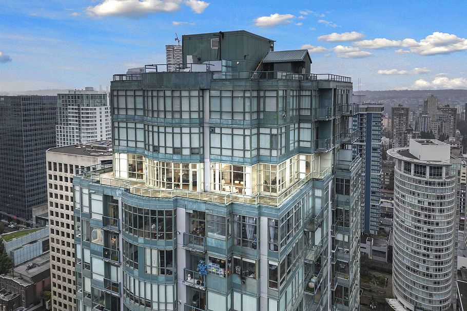 3402 1239 W Georgia Street Vancouver, BC - 2