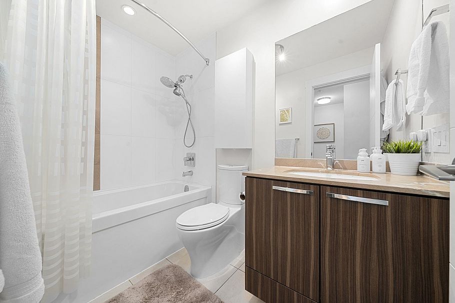 218 733 W 14th Street North Vancouver, BC - 20