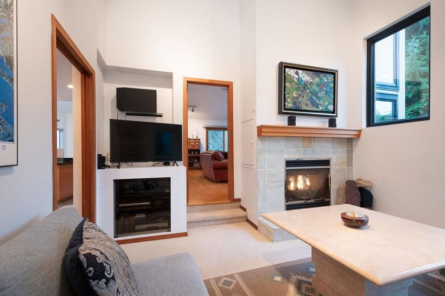 1605 Lockehaven Road North Vancouver, BC - 12