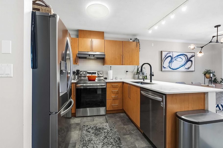 406 1150 E 29th Street North Vancouver, BC - 3