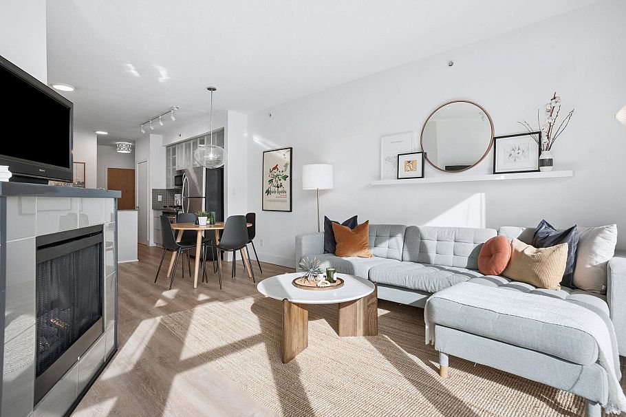 203 298 E 11th Avenue Vancouver, BC - 4