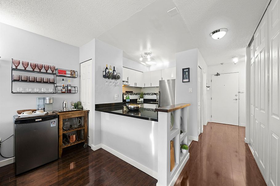 114 1545 E 2nd Avenue Vancouver, BC - 9