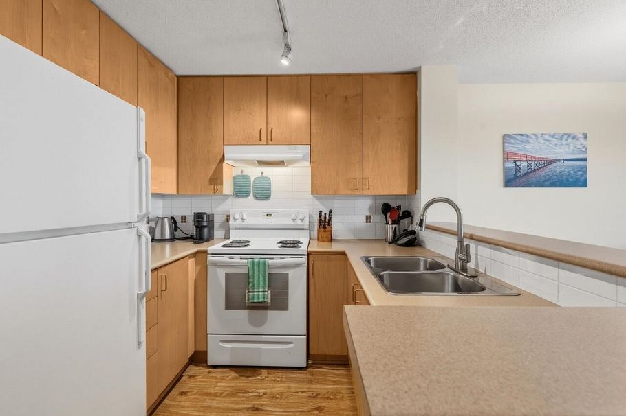 402 124 W 3rd Street North Vancouver, BC - 4