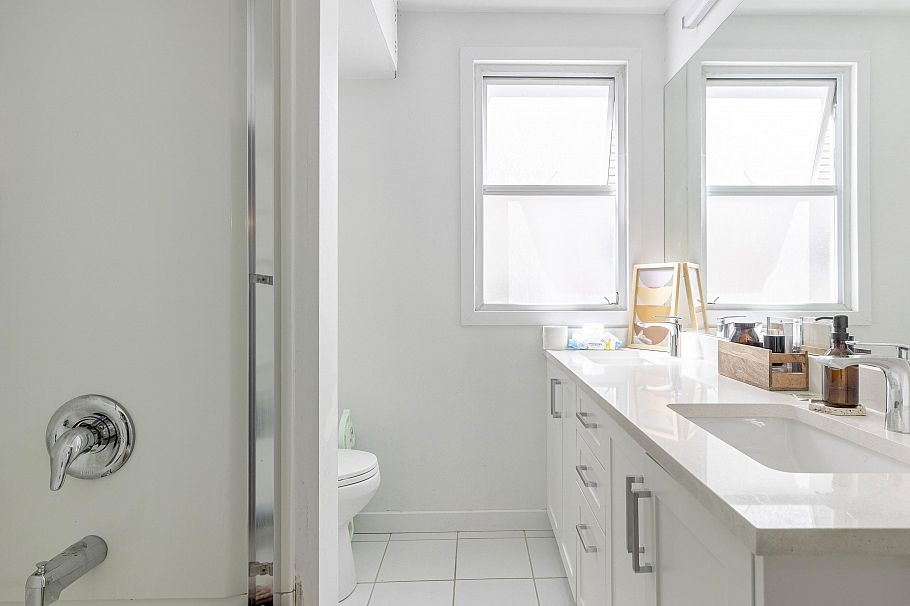 2325 W 8th Avenue Vancouver, BC - 18