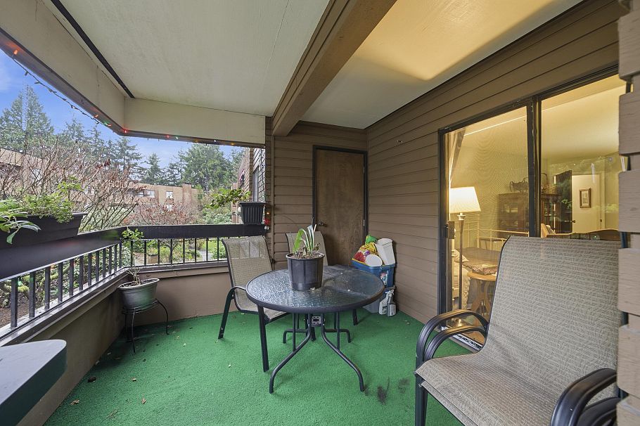 212 2620 Fromme Road North Vancouver, BC - 11