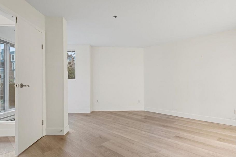 105 1502 Island Park Walk Vancouver, BC - 12