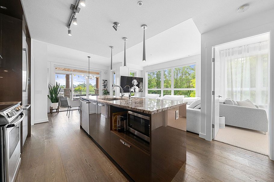 218 733 W 14th Street North Vancouver, BC - 10