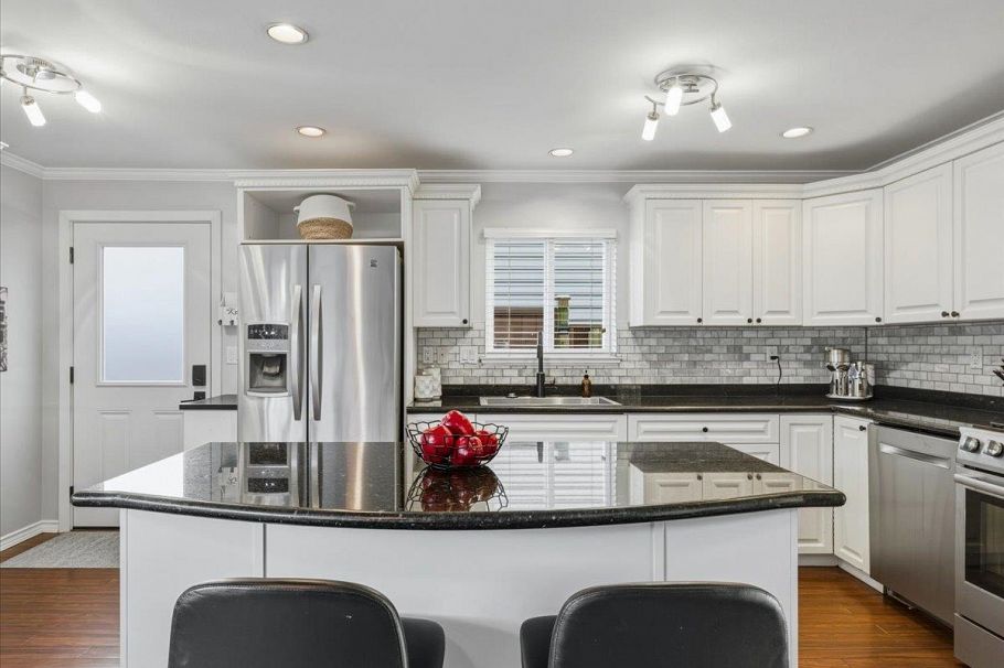 318 E Keith Road North Vancouver, BC - 12