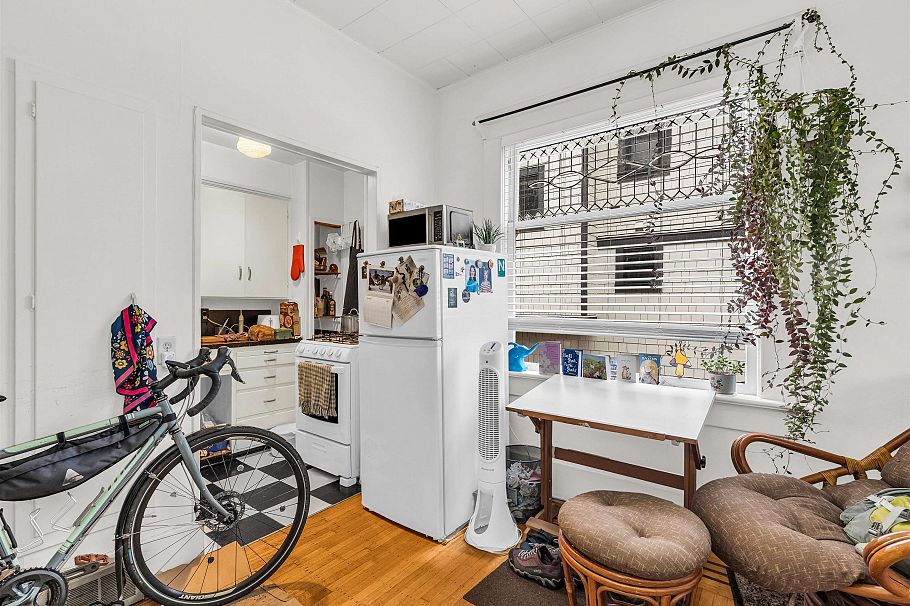 354 W 15th Avenue Vancouver, BC - 19