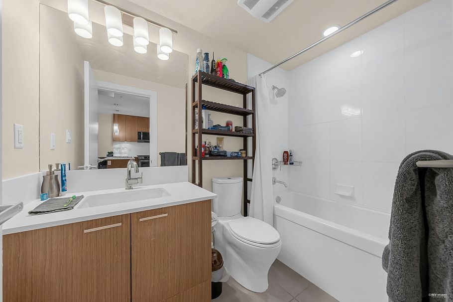 315 1330 Marine Drive North Vancouver, BC - 18