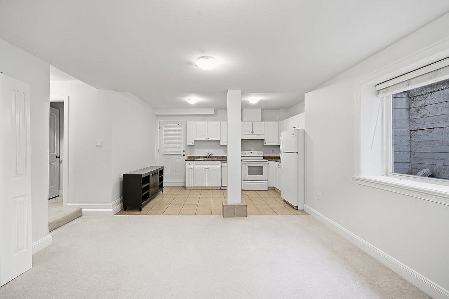 2411 George Street North Vancouver, BC - 28