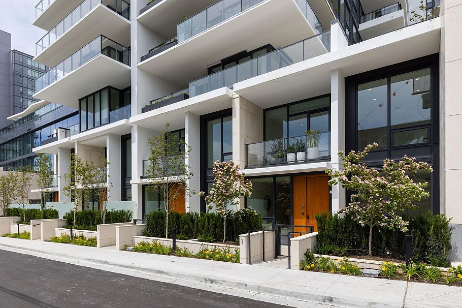 TH1 135 E 13 Street North Vancouver, BC - 1