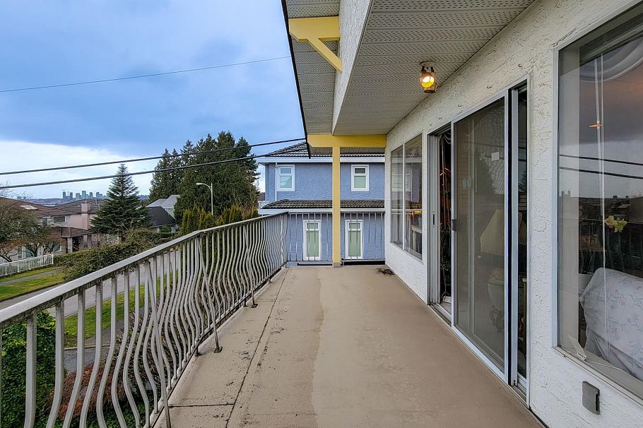 2155 Burquitlam Drive Vancouver, BC - 38