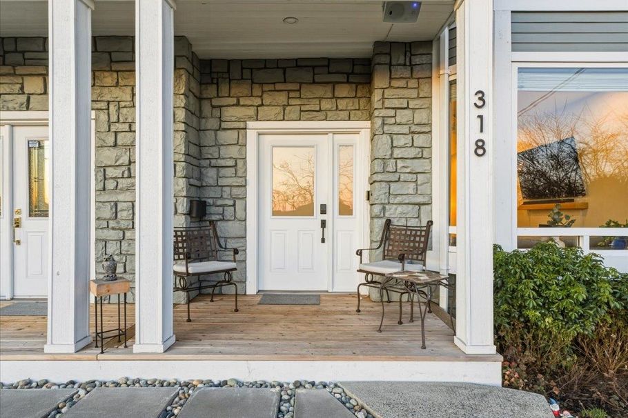 318 E Keith Road North Vancouver, BC - 3