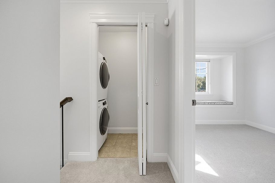 2411 George Street North Vancouver, BC - 27