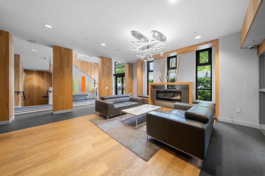 218 733 W 14th Street North Vancouver, BC - 26