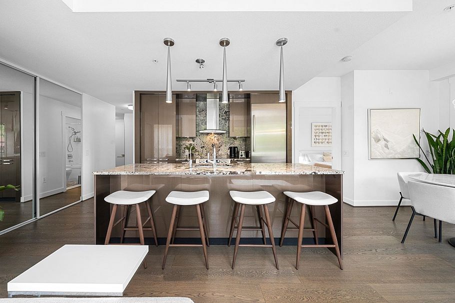 218 733 W 14th Street North Vancouver, BC - 5