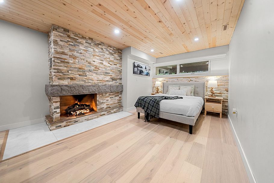 867 Frederick Road North Vancouver, BC - 24