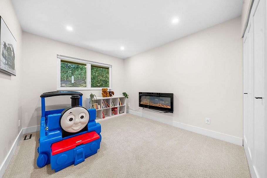 867 Frederick Road North Vancouver, BC - 21