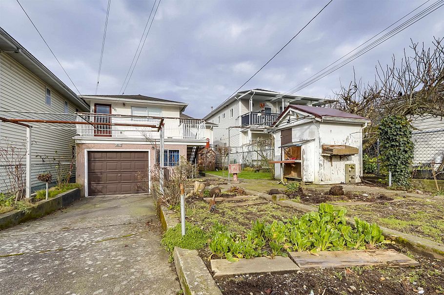 2636 Triumph Street Vancouver, BC - 29