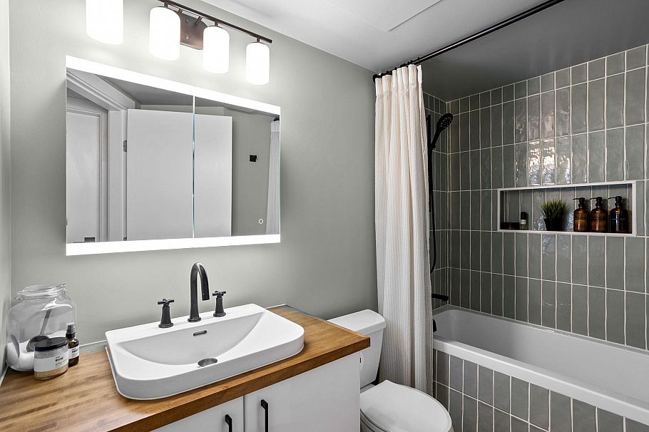 TH2 168 E Esplanade Avenue North Vancouver, BC - 21