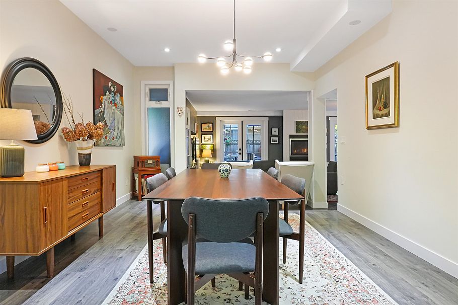 4990 Capilano Road North Vancouver, BC - 4