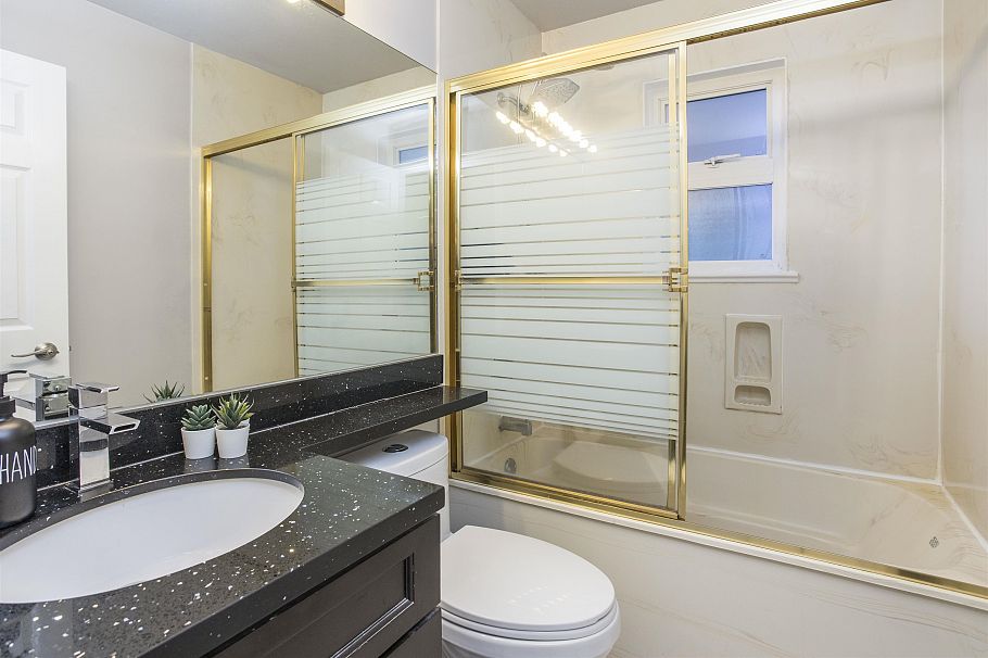 1278 E 13th Avenue Vancouver, BC - 33