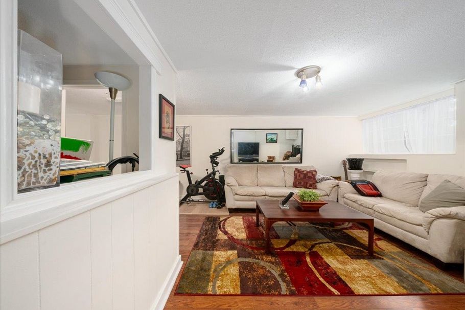 322 E 25th Street North Vancouver, BC - 16