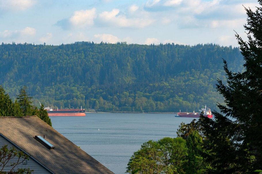 1605 Lockehaven Road North Vancouver, BC - 3