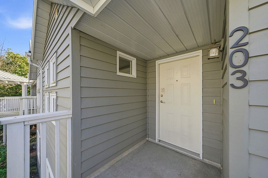 203 1538 Bowser Avenue North Vancouver, BC - 21