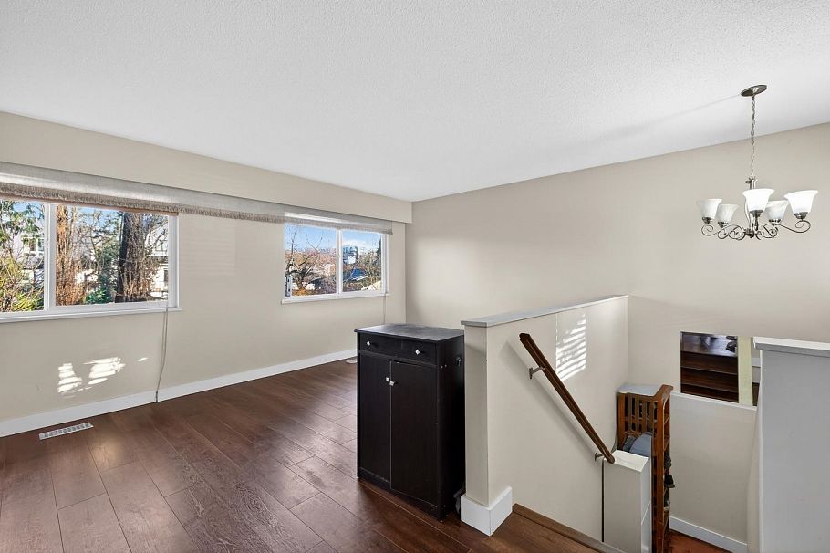 557 E 21st Avenue Vancouver, BC - 4