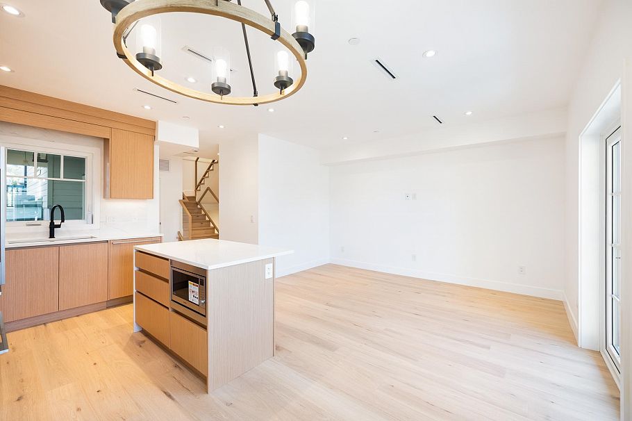 265 W 6th Street North Vancouver, BC - 4