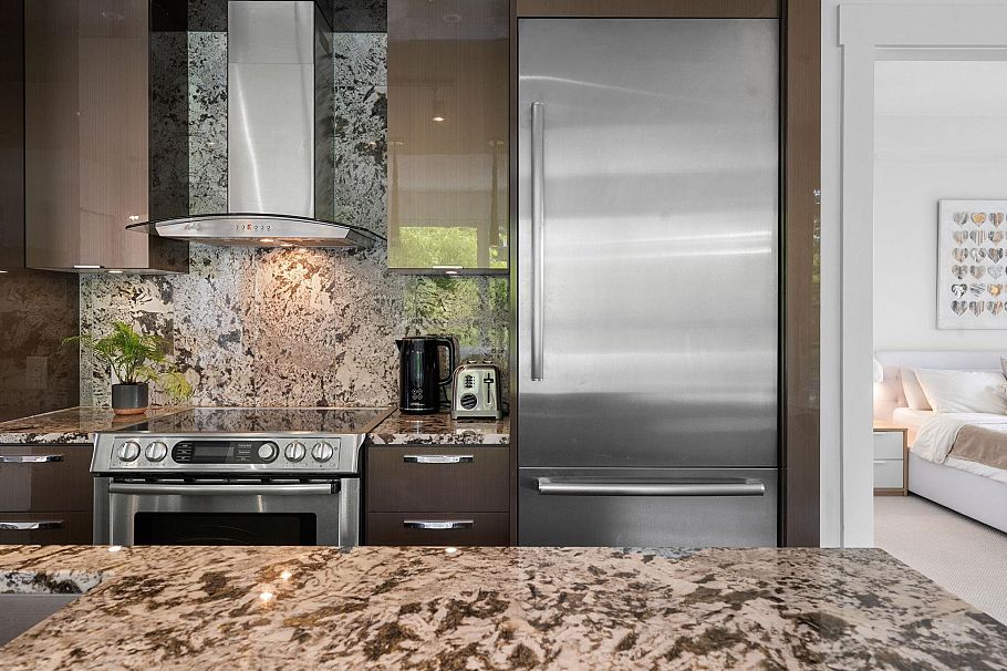 218 733 W 14th Street North Vancouver, BC - 8