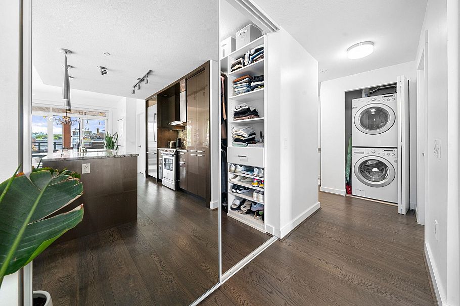 218 733 W 14th Street North Vancouver, BC - 21