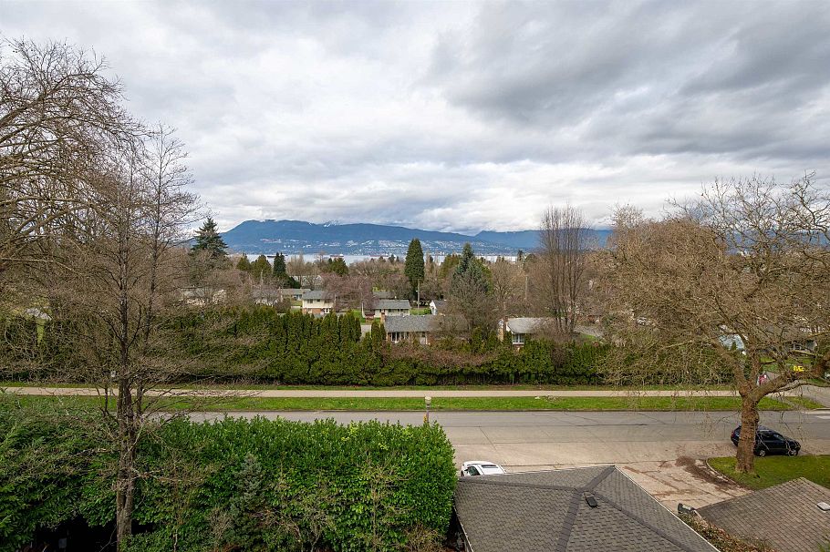 3955 W Broadway Vancouver, BC - 33