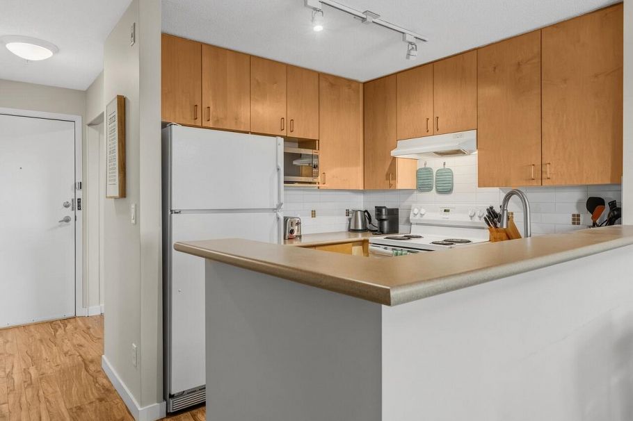 402 124 W 3rd Street North Vancouver, BC - 5