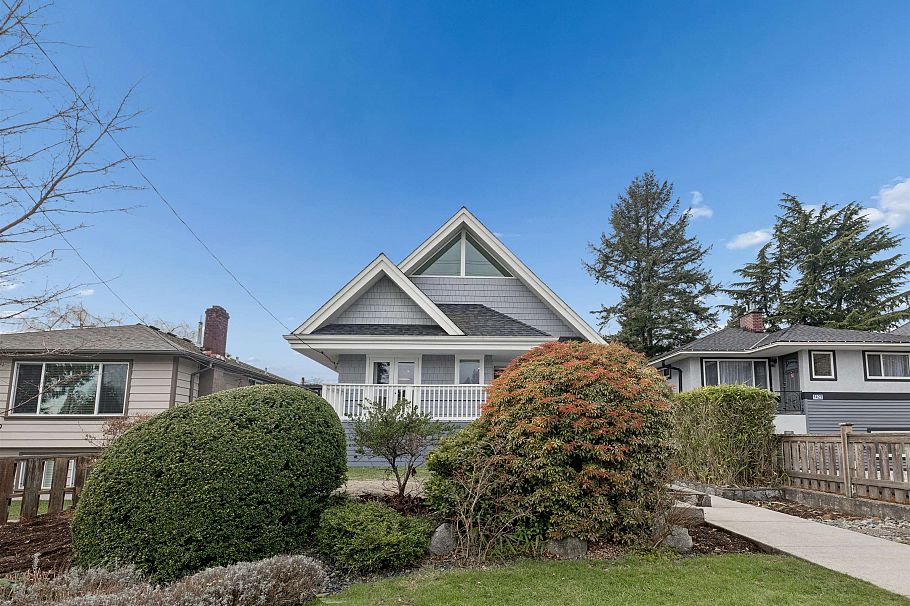 1425 William Avenue North Vancouver, BC - 1