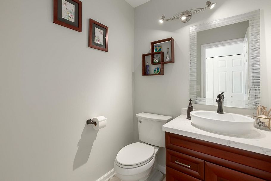 5 3634 Garibaldi Drive North Vancouver, BC - 23