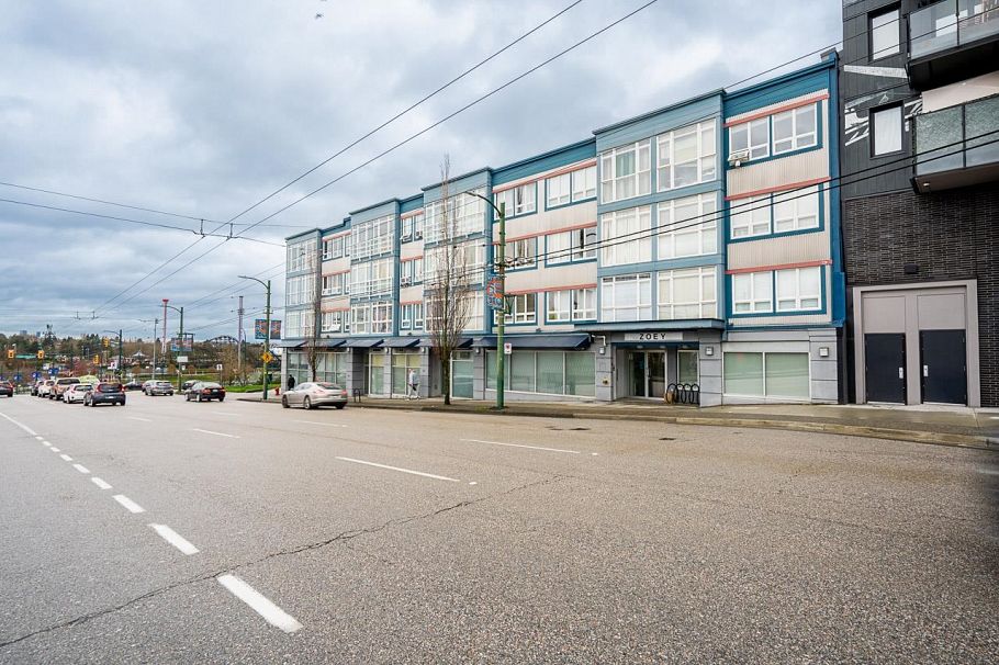 303 3423 E Hastings Street Vancouver, BC - 3
