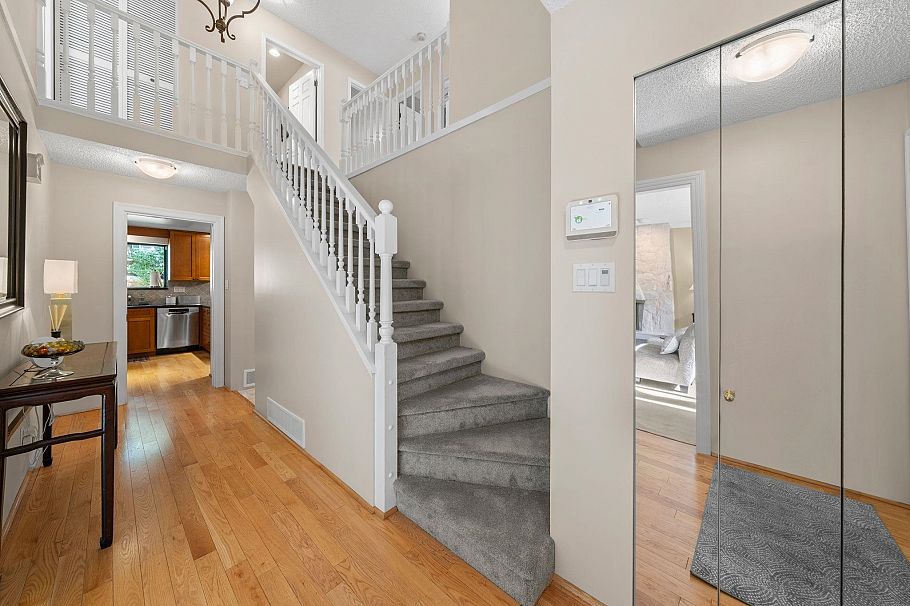 1168 Canyon Boulevard North Vancouver, BC - 22