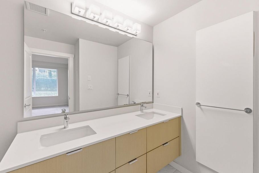 118 255 W 1st Street North Vancouver, BC - 17