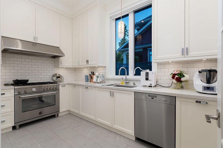 6005 Alma Street Vancouver, BC - 12