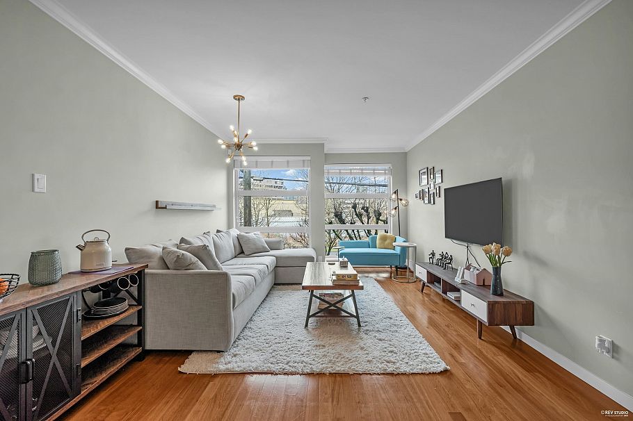 30 638 W 6th Avenue Vancouver, BC - 5