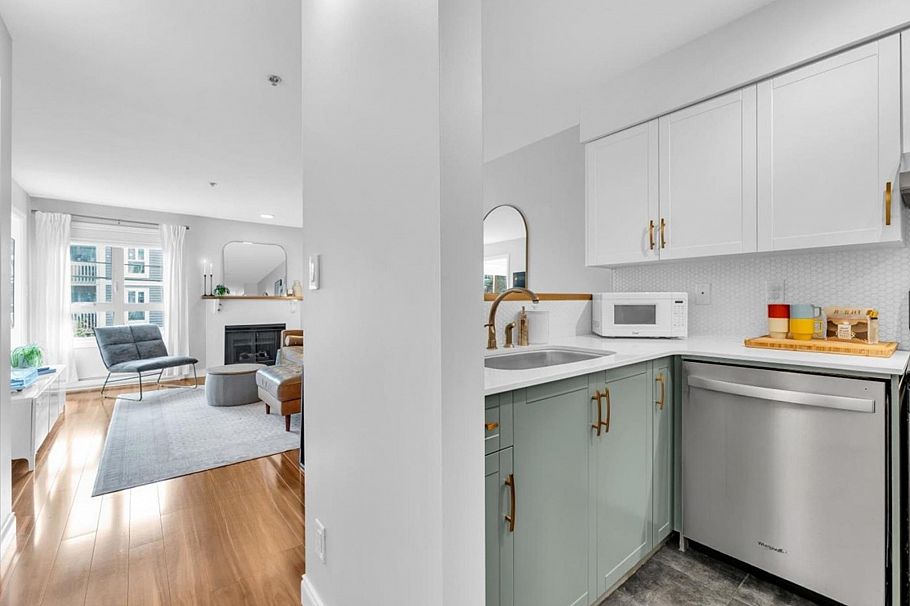 208 1516 E 1st Avenue Vancouver, BC - 11