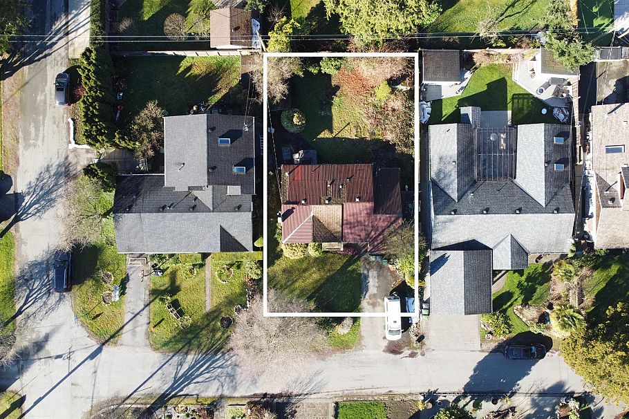 1319 Cottonwood Crescent North Vancouver, BC - 1