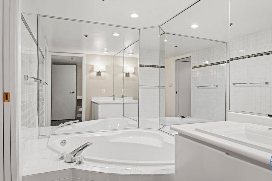 105 1502 Island Park Walk Vancouver, BC - 16